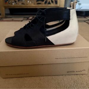 Gentle Souls Two-Tone Black and Cream Sandals